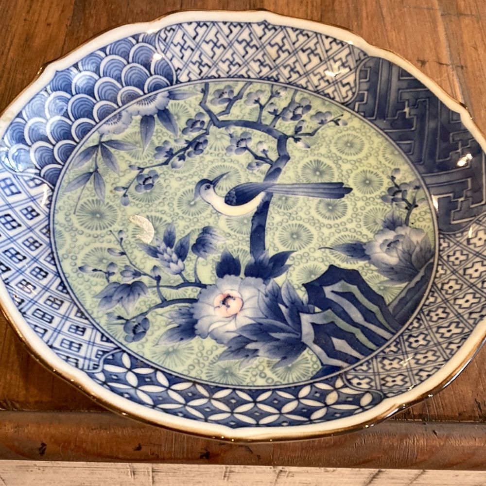 Plate with bird
